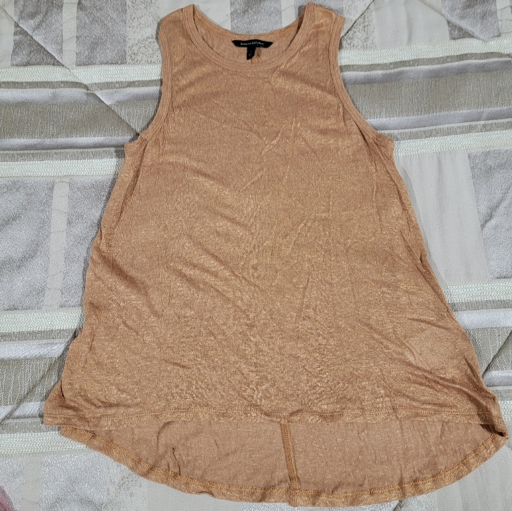 Banana Republic linen blend high-low tank. Excellent condition.